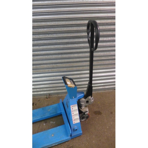 5130 - An Eoslift 2000kg pallet lift with built in weighing scales