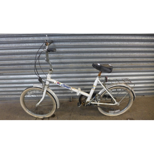 5134 - A vintage Sovereign folding city bike