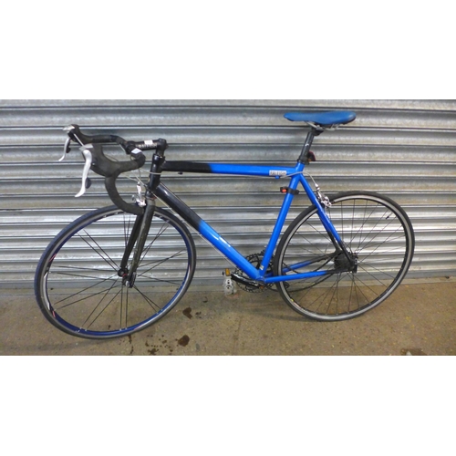 5135 - A Raleigh Europa (Super) road bike with Bontrager race elite wheels