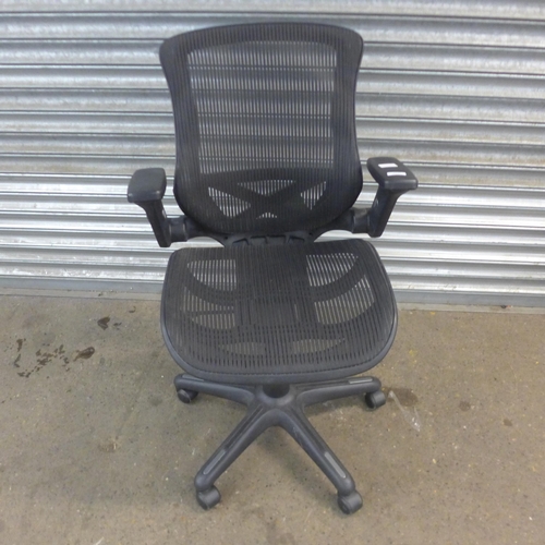 5142 - A Bayside mesh fabric office chair