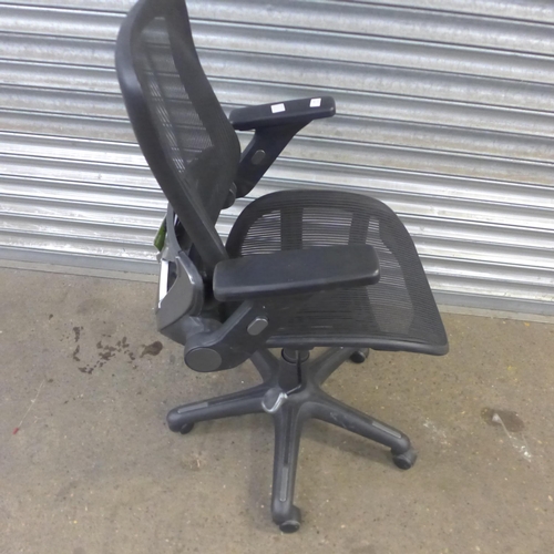 5142 - A Bayside mesh fabric office chair