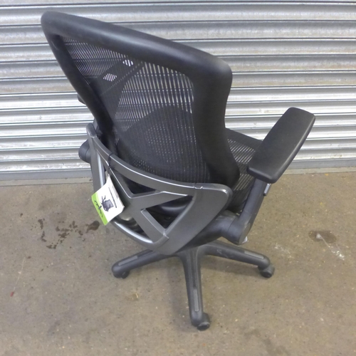 5142 - A Bayside mesh fabric office chair