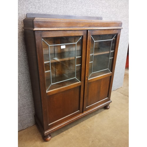 118 - An early 20th Century oak two door bookcase