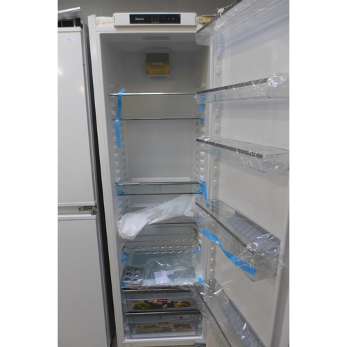 4173 - MIELE Tower FRIDGE, Model No TDK7733E Original RRP £500.00  + vat (460-1)    * This lot is subject t... 