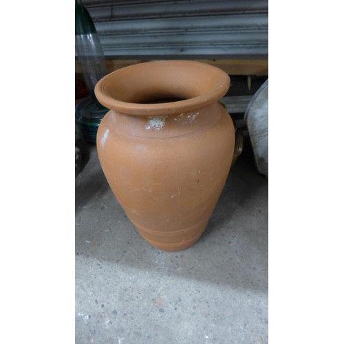 5171A - Two round plant pots, a concrete heron garden ornament, a concrete farthing wall plaque, a hose pipe... 