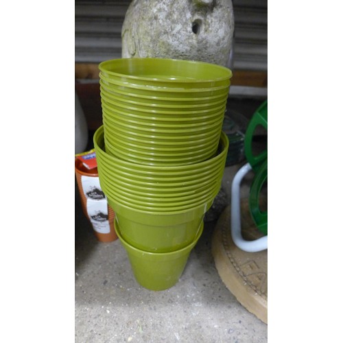 5171A - Two round plant pots, a concrete heron garden ornament, a concrete farthing wall plaque, a hose pipe... 