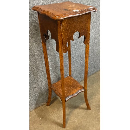 98 - An Arts and Crafts oak jardiniere stand