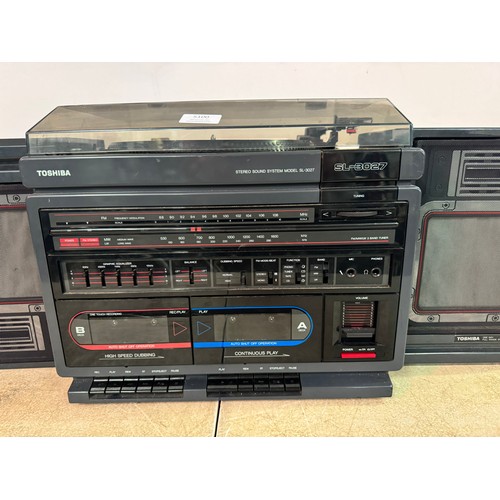 5100 - A Toshiba SL-3037 stereo system and a pair of Toshiba SS-M27 full range speakers