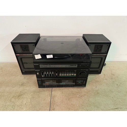 5101 - A Panasonic SG-DISL stereo music system with a pair of Aiwa SX-F20 speakers