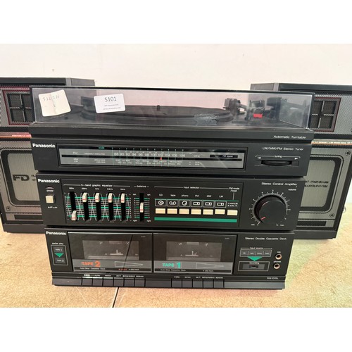 5101 - A Panasonic SG-DISL stereo music system with a pair of Aiwa SX-F20 speakers