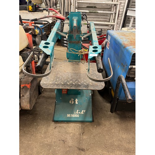 5195 - A Makita MLS6000 hydraulic log splitter with a 6 tonne force capacity