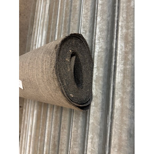 5223 - A part roll of roofing felt