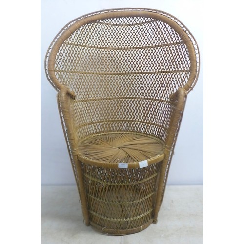 71 - An Italian wicker peacock chair