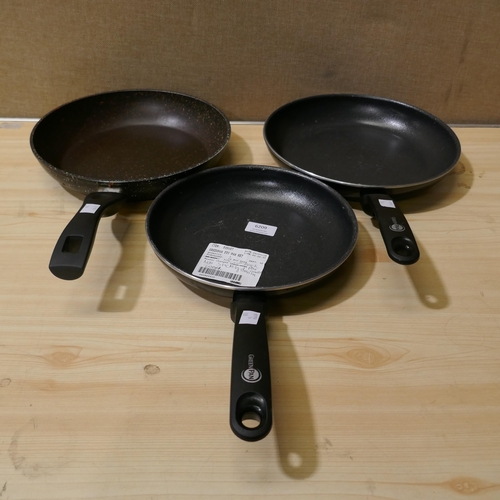 6209 - Greenpan Fry Pan Set and a Westinghouse Pan (335-415) *This lot is subject to Vat