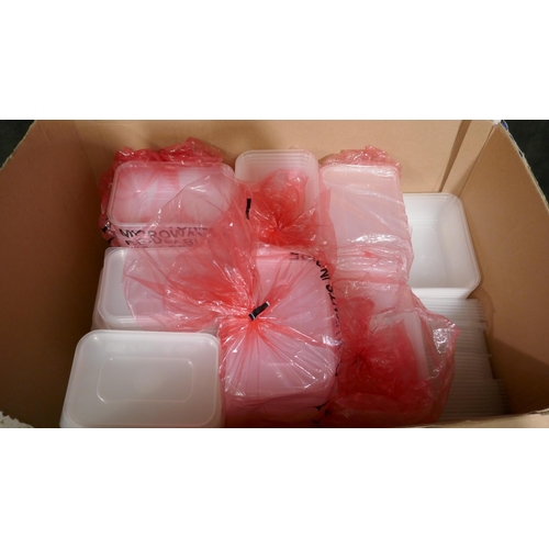 6295 - Satco Plastic 650ML Takeaway Containers with Wooden Knives and Two Packs of Napkins (335-23) *This l... 