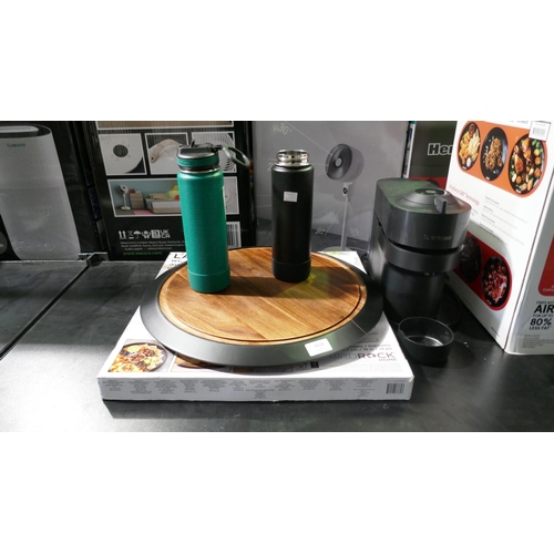 6024 - Lazy Susan, Magimix Vertuo Pop Coffee Machine and 2x Thermoflasks (Damaged) (335-489,496,500) *This ... 