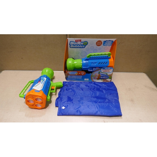 6056 - 2 x Mega Bubble Blasters and a XL Dog Cooling Mat   (335-216,540,338) *This lot is subject to Vat