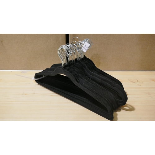 6138 - 25 Flocked Coat Hangers (335-801)  * This lot is subject to vat