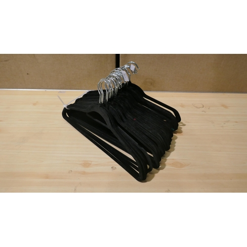 6142 - 30 Flocked Coat Hangers (335-624) *This lot is subject to Vat