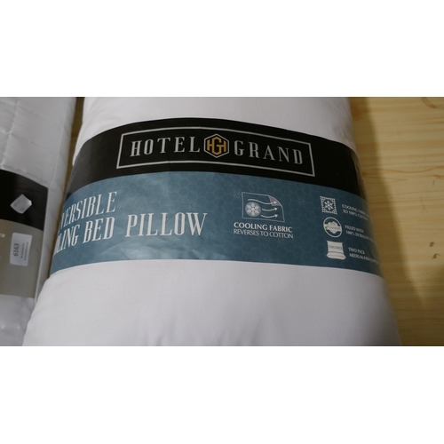 6163 - 2 x Mixed Hotel Grand Pillows   (335-184,567) *This lot is subject to Vat