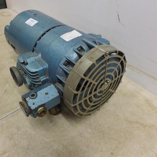 5012 - A Bell and Gossett oil-less air compressor