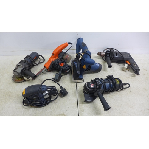 5015 - A quantity of power tools, including a Black and Decker BD154R - H10 240V hammer drill, a Black and ... 