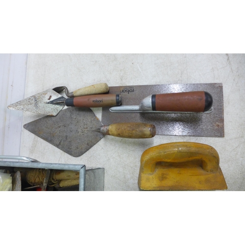 5017 - A large quantity of assorted trowels including, plastering and finishing trowels, gauging trowels, b... 