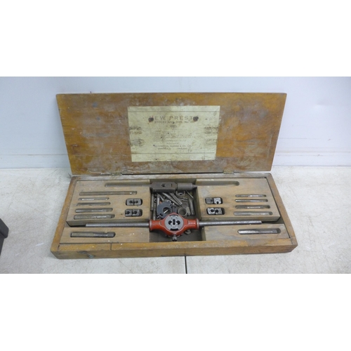 5020 - A quantity of tools including a Bosch GBH DCE 110v hammer drill, a vintage tap and die tool set, a P... 