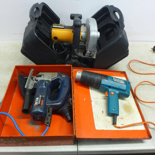 5030 - A JCB D-C5 230V, circular saw, a Bosch G-ST 60 PBAF jigsaw and a Black and Decker HG 991 heat gun