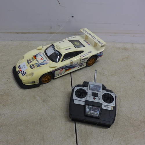 5072 - A Saicon 1/14 scale Porsche 911 GT1 remote control car with controller