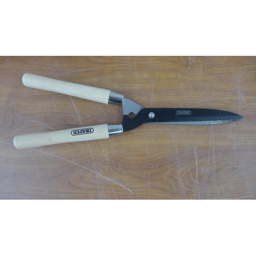 5211 - A set of Spear and Jackson Razor Sharp edging shears, Draper hand shears and a Roughneck patio and d... 