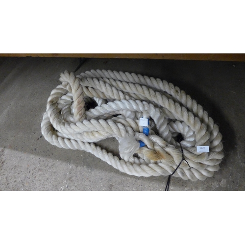 5220 - Approximately 15m of heavy duty braided nylon rope