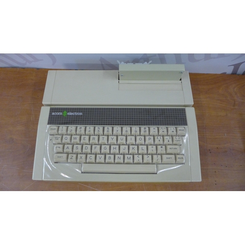 5260 - An Acorn Electron API200160 vintage computer and an Apple colour Style Writer 1500 printer