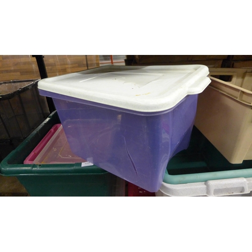 5269 - 9 assorted plastic storage boxes