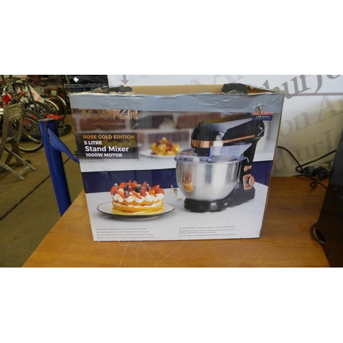 5276 - 4 kitchen items including a Salter air fryer, a Purista Series 300 coffee machine, a Princess fryer ... 