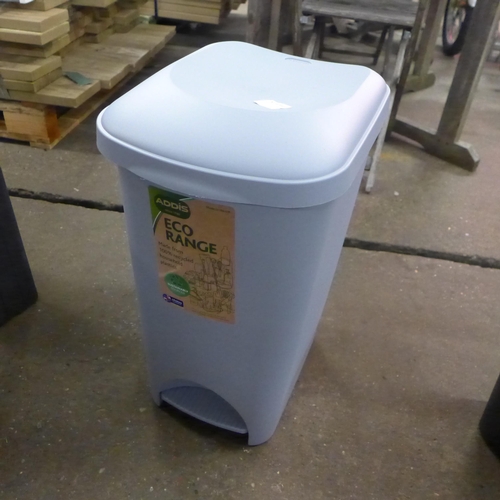 5286 - A quantity of plastic bins and containers