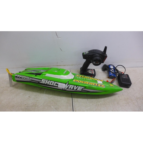 5076A - A wheelspin models Shockwave Proboat remote controlled speed boat and a DX2E DSMR radio system, batt... 