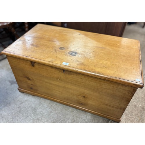 171 - A Victorian pine blanket box