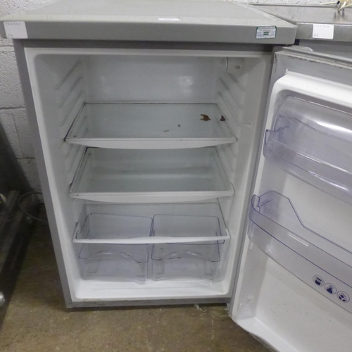 5174 - A Whirlpool RE127A under counter fridge