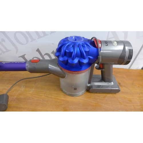 5180 - A Dyson V7 Animal vacuum cleaner with attachments and charger