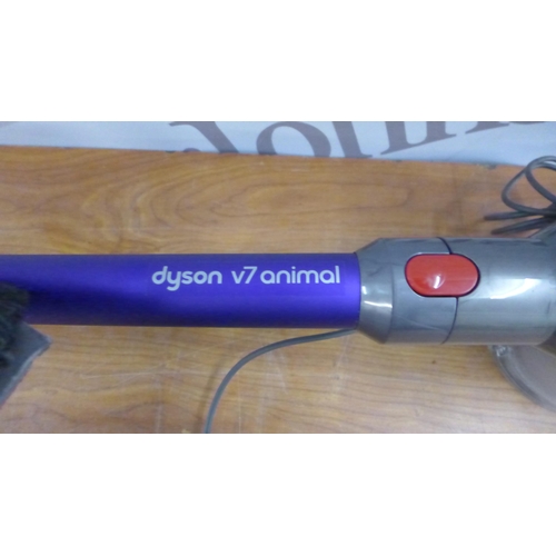 5180 - A Dyson V7 Animal vacuum cleaner with attachments and charger