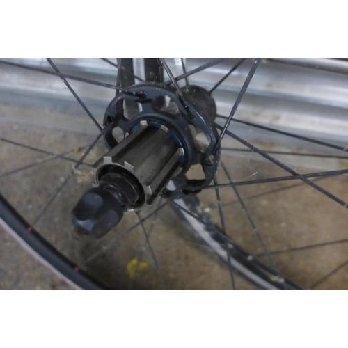 5187 - A pair of Fulcrum light weight bike wheels