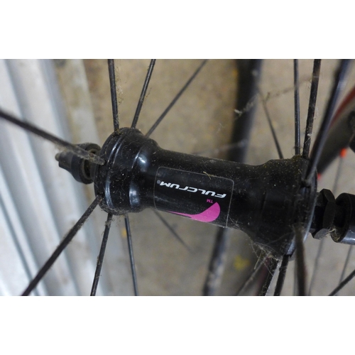 5187 - A pair of Fulcrum light weight bike wheels