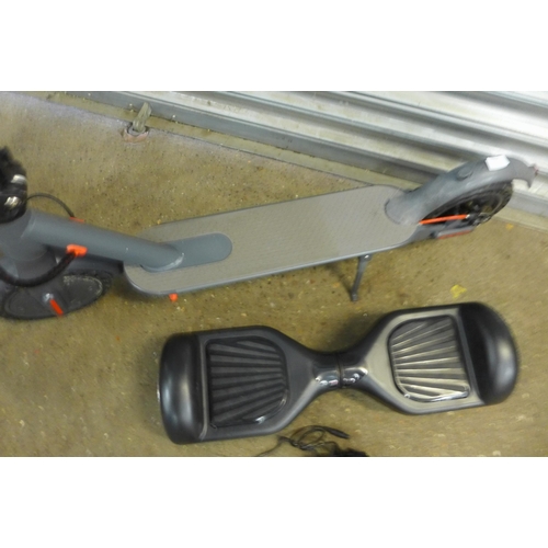 5194 - A D8 Pro E-Scooter and an electronic HoverBoard - with charger *Police repossession