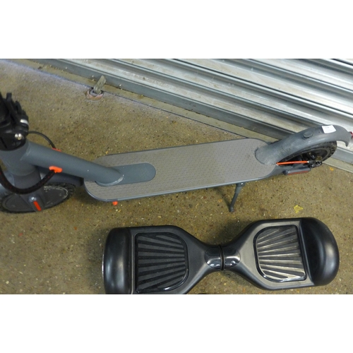 5194 - A D8 Pro E-Scooter and an electronic HoverBoard - with charger *Police repossession