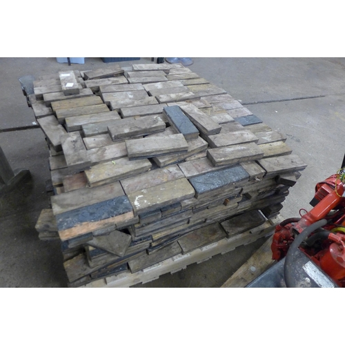 5198 - A pallet of reclaimed vintage oak flooring - approximately 600 pieces