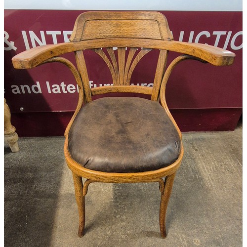 160A - An early 20th Century oak bentwood elbow chair