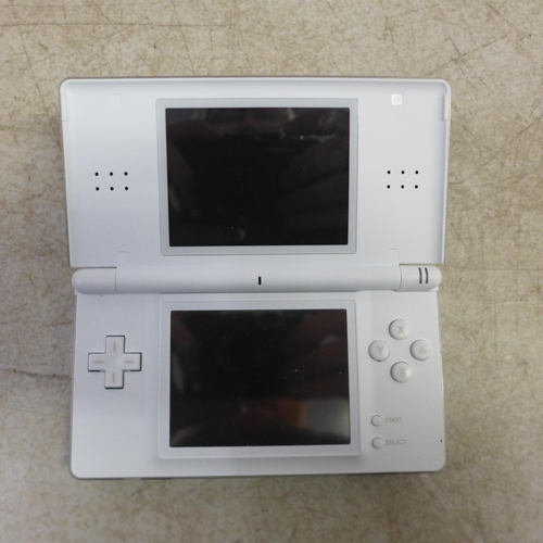 5113 - A Nintendo DS lite USG-001 with 2 games and 3 stylus