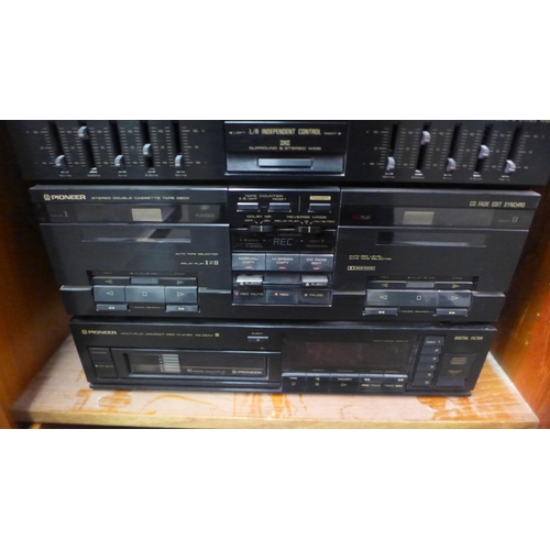 5139 - A quantity of stereo equipment including a Pioneer PL-Z81 auto return stereo turntable, a Pioneer F-... 