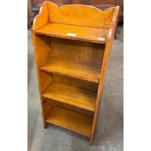 209 - A small oak open bookcase